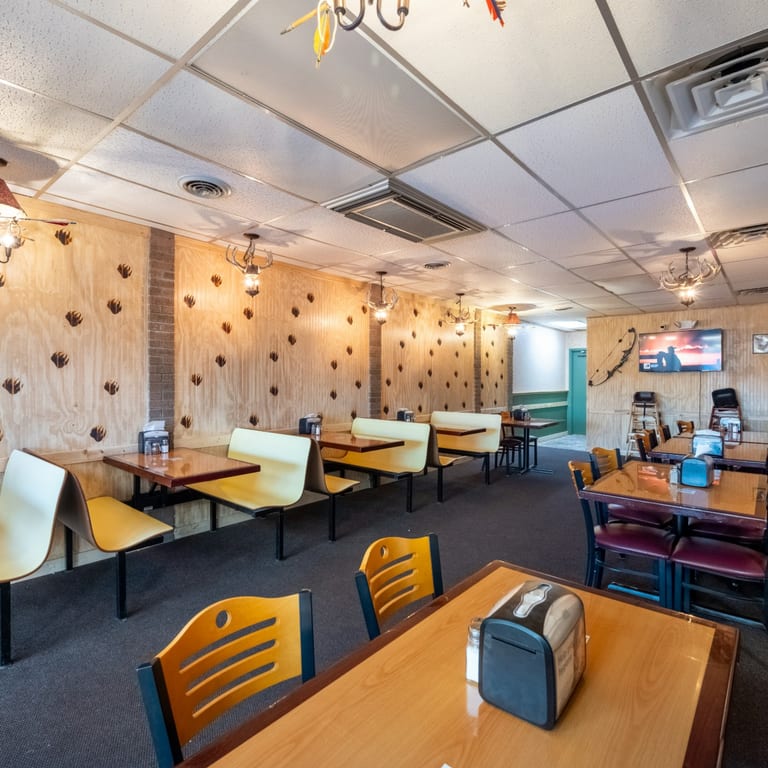 Inside Bear’s Den Pizzeria