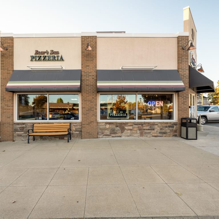 Welcome to Bear’s Den Pizzeria